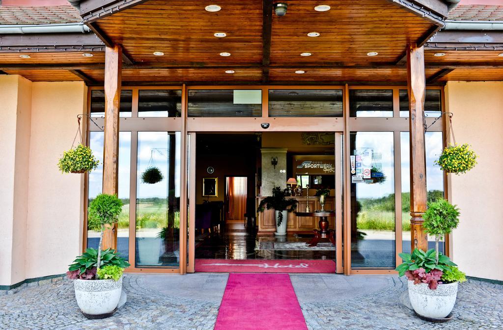 Hotel Sportwerk Tyniec Maly المظهر الخارجي الصورة